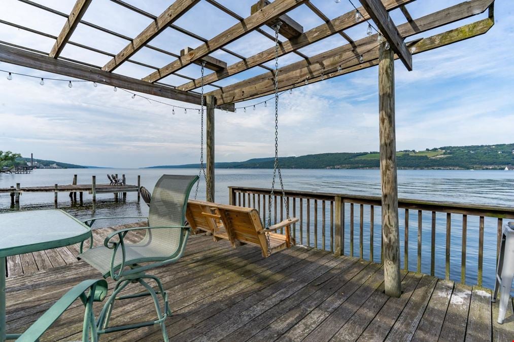 Admiral Peabody's  Lakeside Lodging