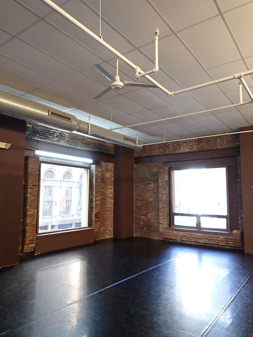 5,522 - 17,735 SF | 1401 Walnut St | Premier Corner Retail/Office Space in Center City