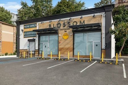 Preview of Retail space for Rent at 746 Tonnelle Avenue