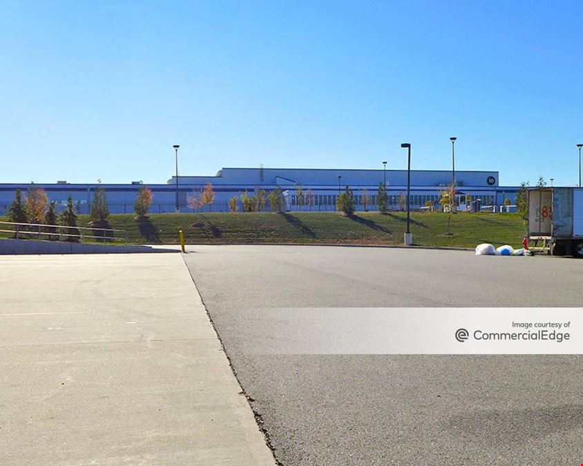 Turnpike 10 Commerce Center - 3001 Woodbridge Avenue
