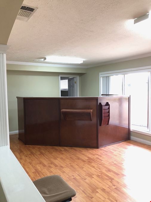 1,980 SF Building For Retail/Office Use