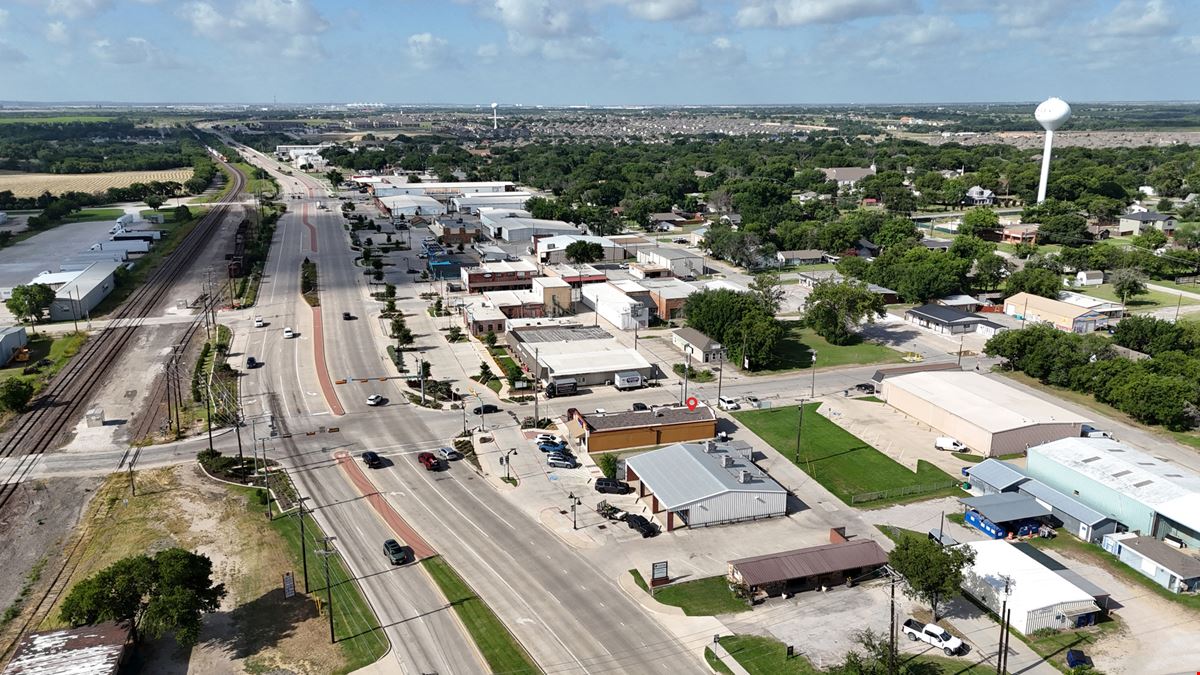 Prime Retail Space Available in Justin, TX – Ideal for Restaurant or Takeout!