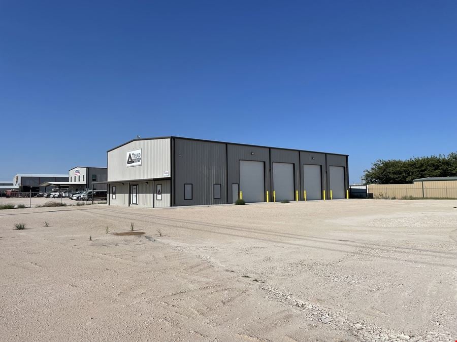 4 Drive-in Bay Shop on 1 Acre