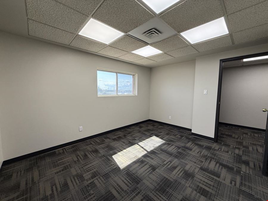 4038/4040 Industry Ave