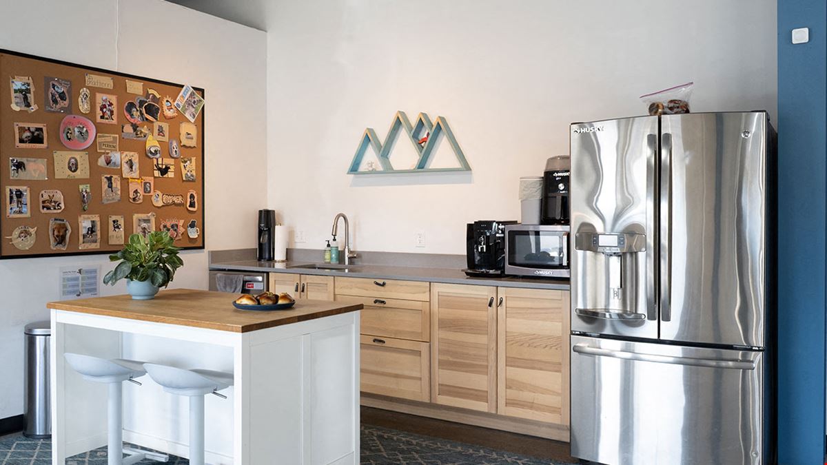 3000 Airport Drive, Unit 404