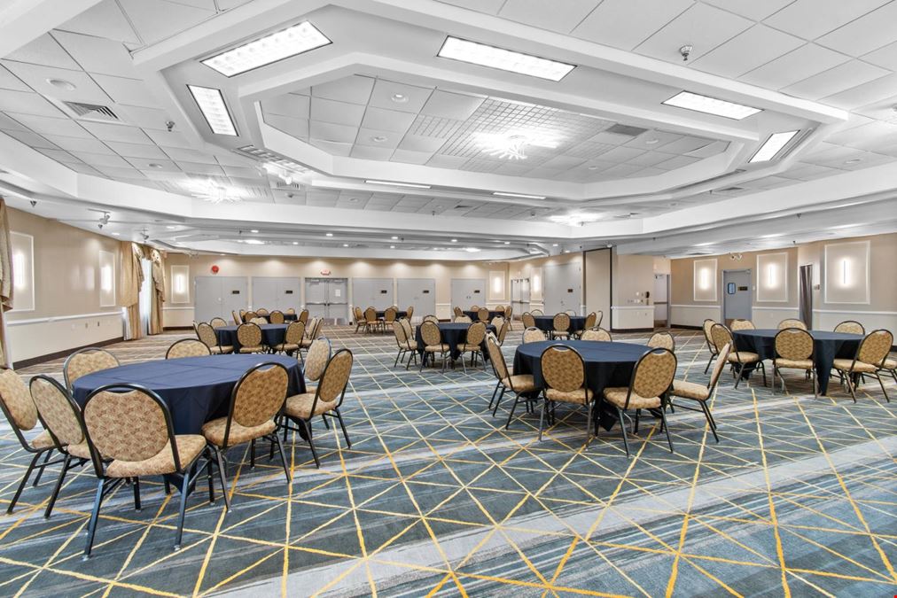 Lux Hotel & Conference Center, Ascend Hotel Collection