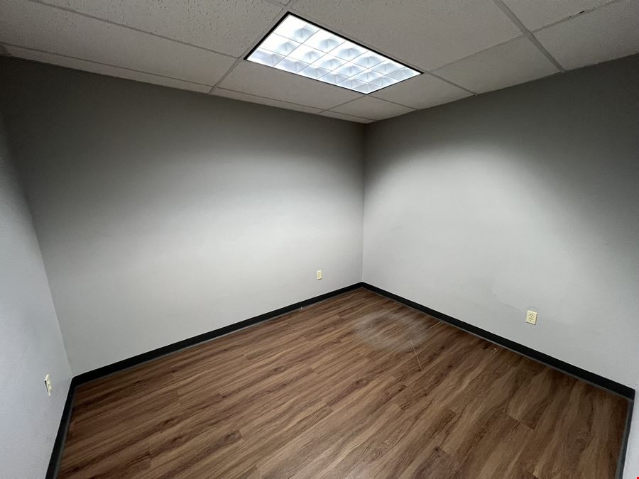 1,205 S.F. OFFICE/MEDICAL/RETAIL FOR LEASE