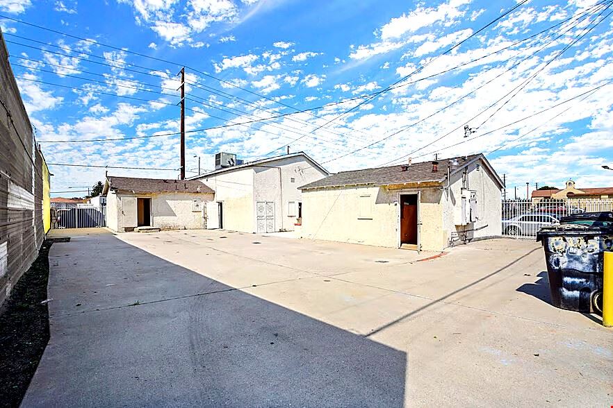 1108 E 84th Place