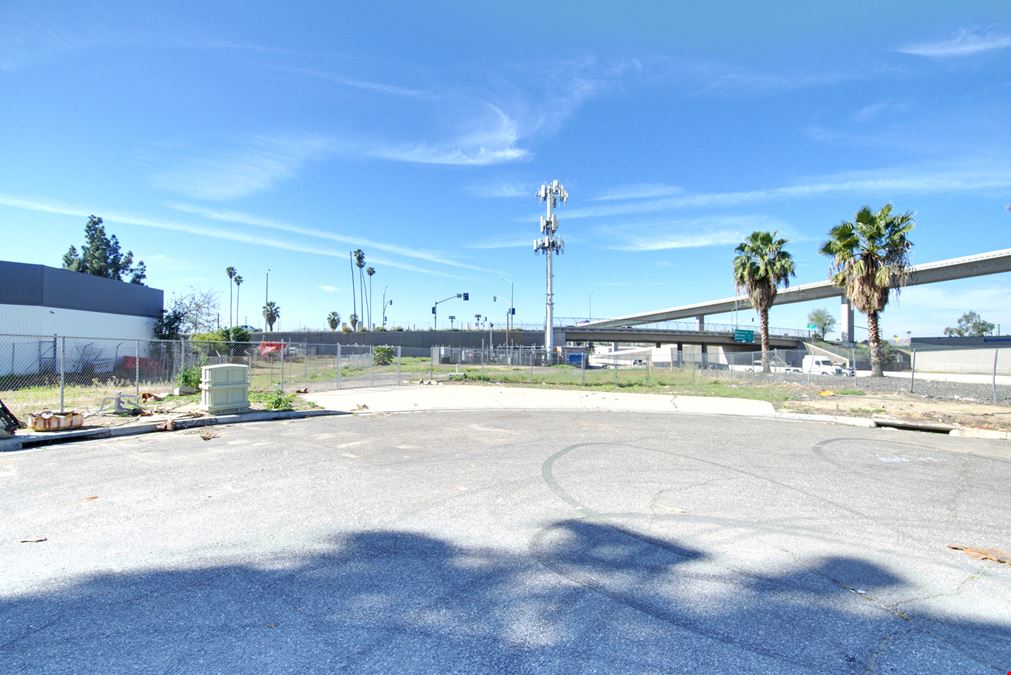 2200 E. La Cadena Dr.