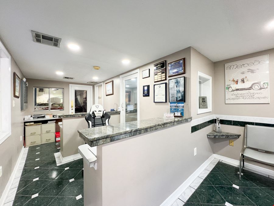 Turn-Key Automotive Shop (Office/Warehouse) Near I-10