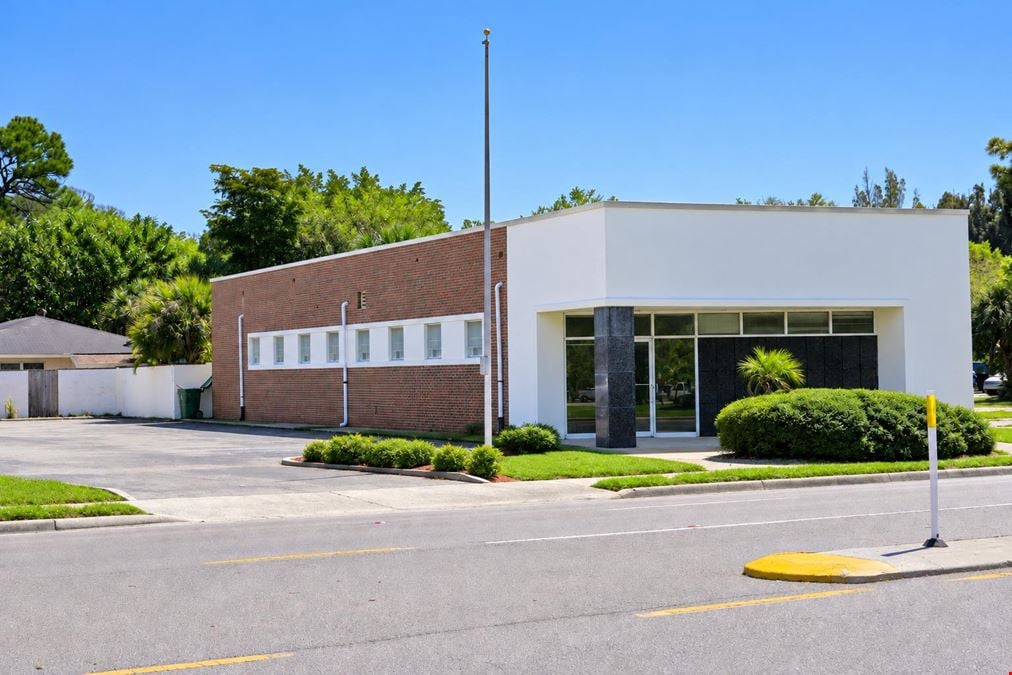 3942 N Tamiami Trail