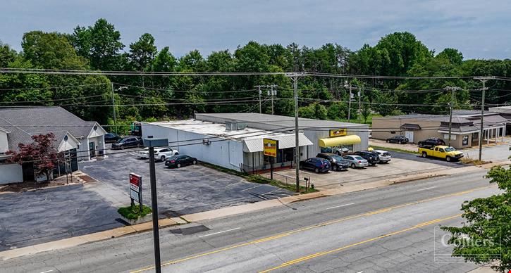 ±7,300-SF Single-Story Commercial Building with Excellent Visibility
