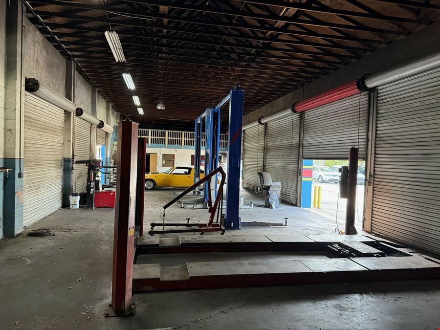 Stand Alone Automotive Building in Heart of Brevard County