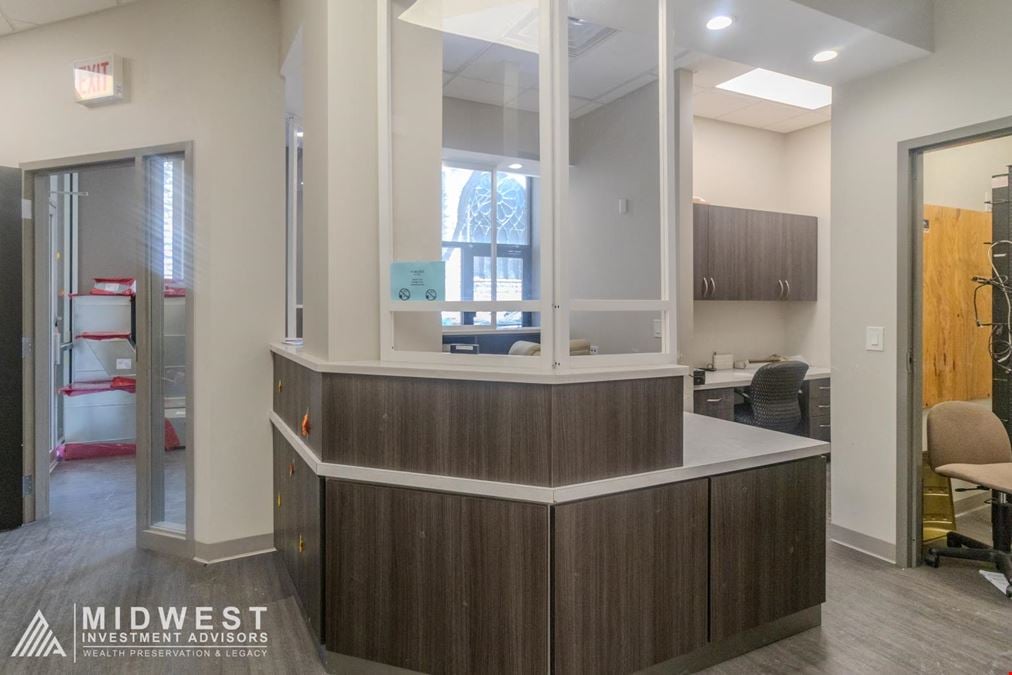 5230 S. Blackstone Ave - | 2,120 SF