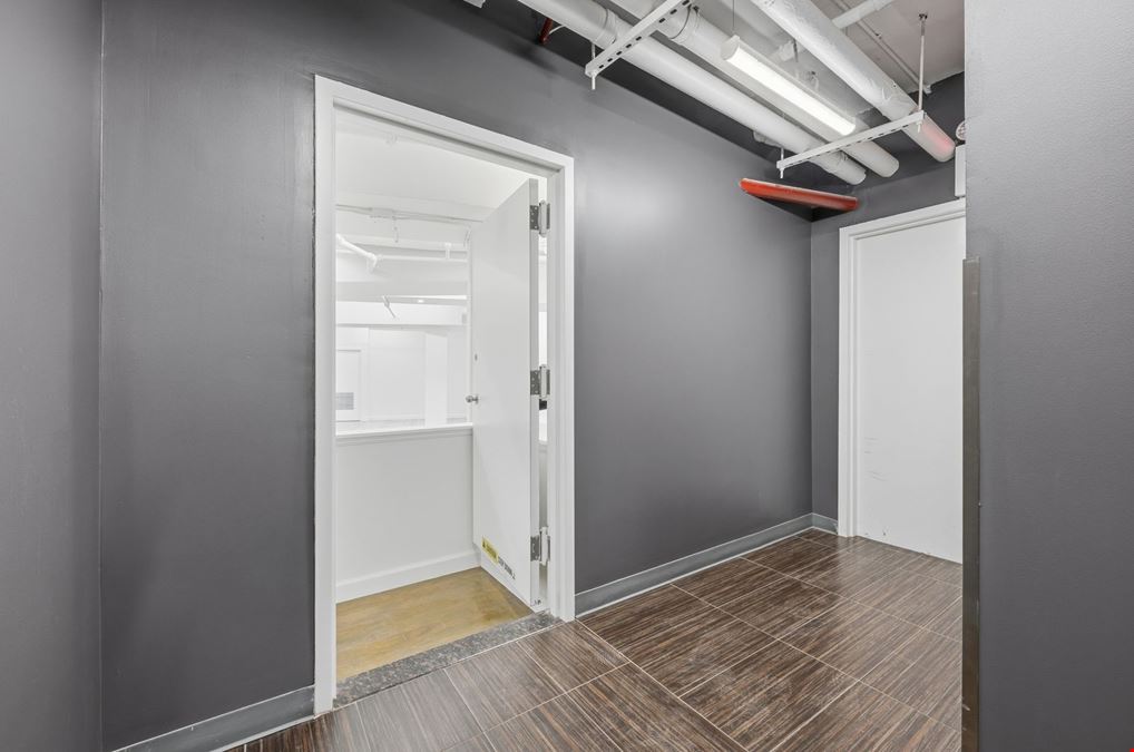 254 W 10th St