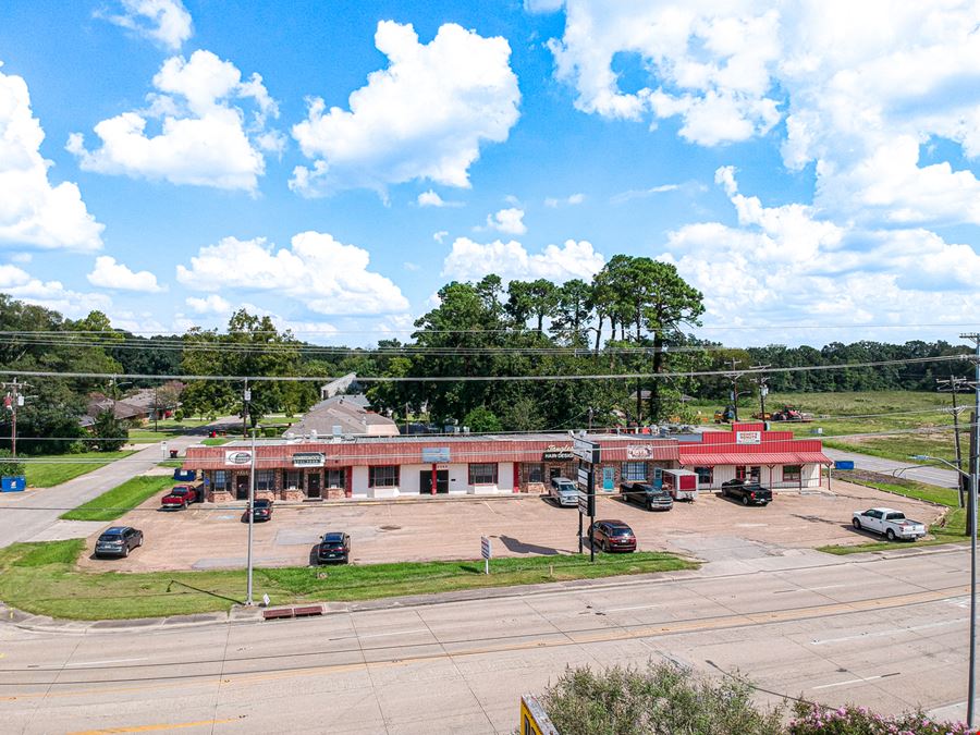 Income-Producing Retail Center along Highly Visible Moss Street