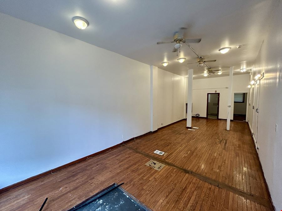 1721 E 79th - +/- 800 SF Commercial Storefront For Lease