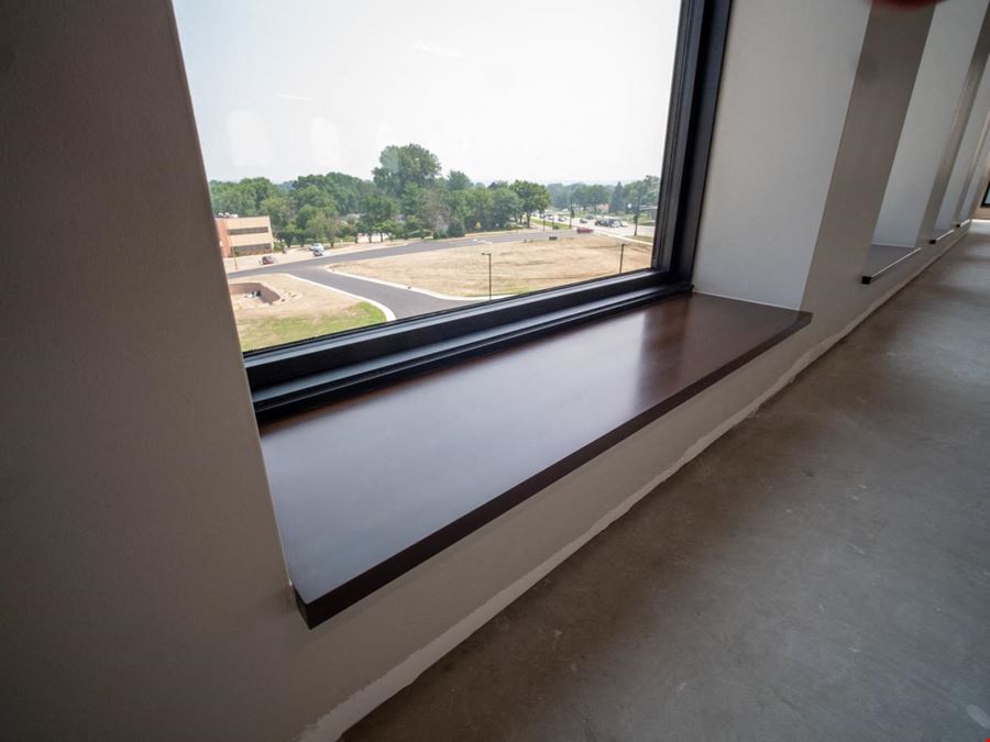 Professional Space Anchored by Established Bank