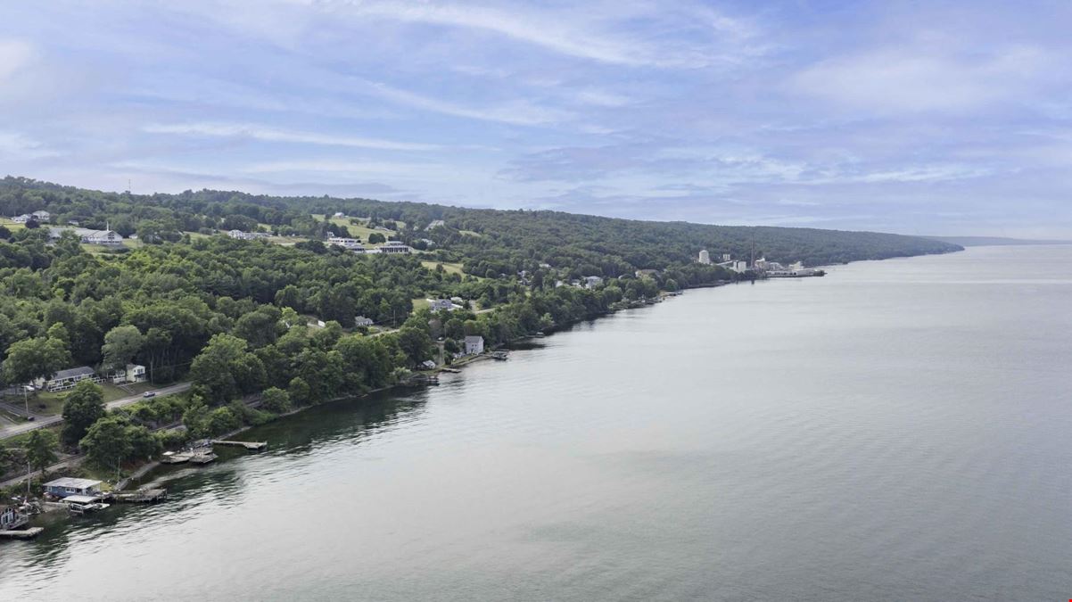Admiral Peabody's  Lakeside Lodging