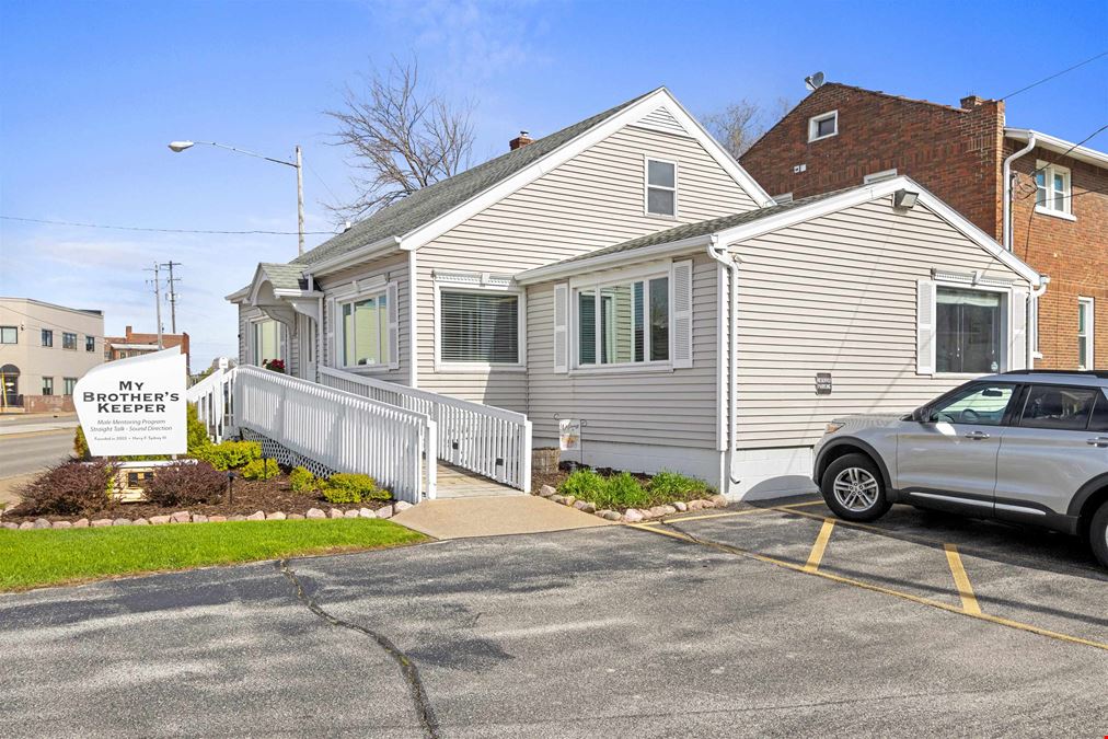 1463 Main St