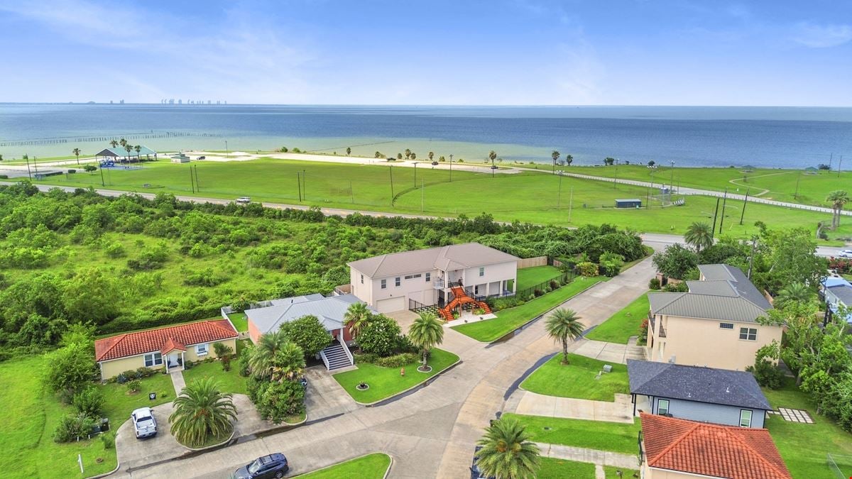 Coastal Charm in San Leon – Minutes from the Bay