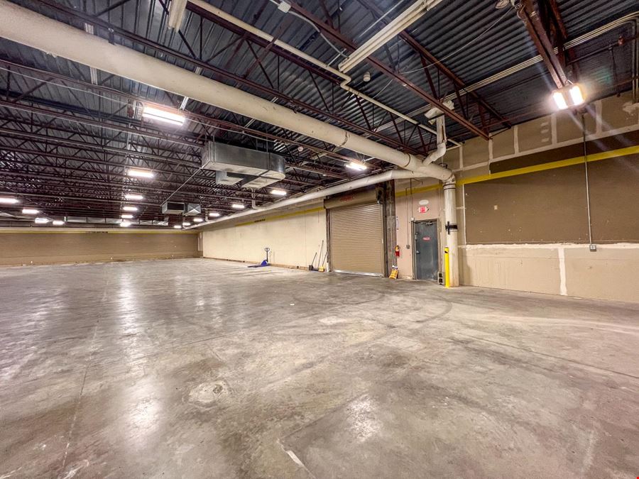 High-Visibility Retail, Showroom & Flex Space Near I-90