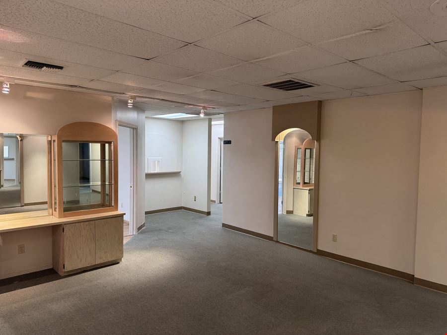 ±2,150 SF of Professional Office Space Off Shaw Ave
