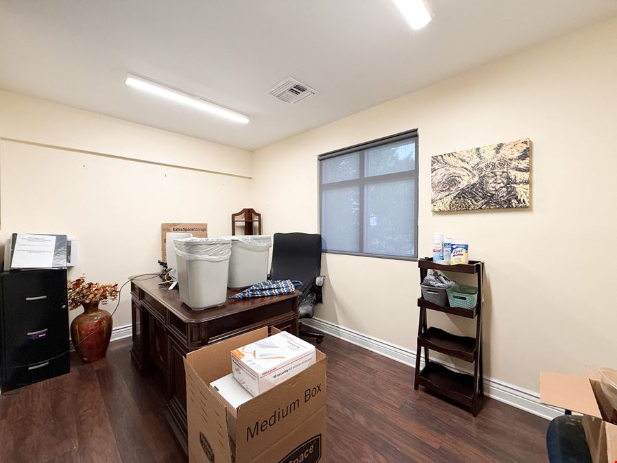 Fully Built out Corner Medical Office in Algiers