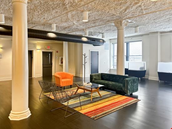 Regus - Indianapolis - E Washington Street
