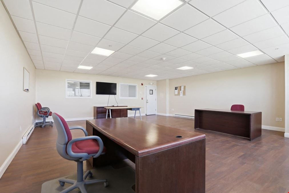 Class B 2,929sf Industrial Flex Condominium for Lease in Newburyport, MA