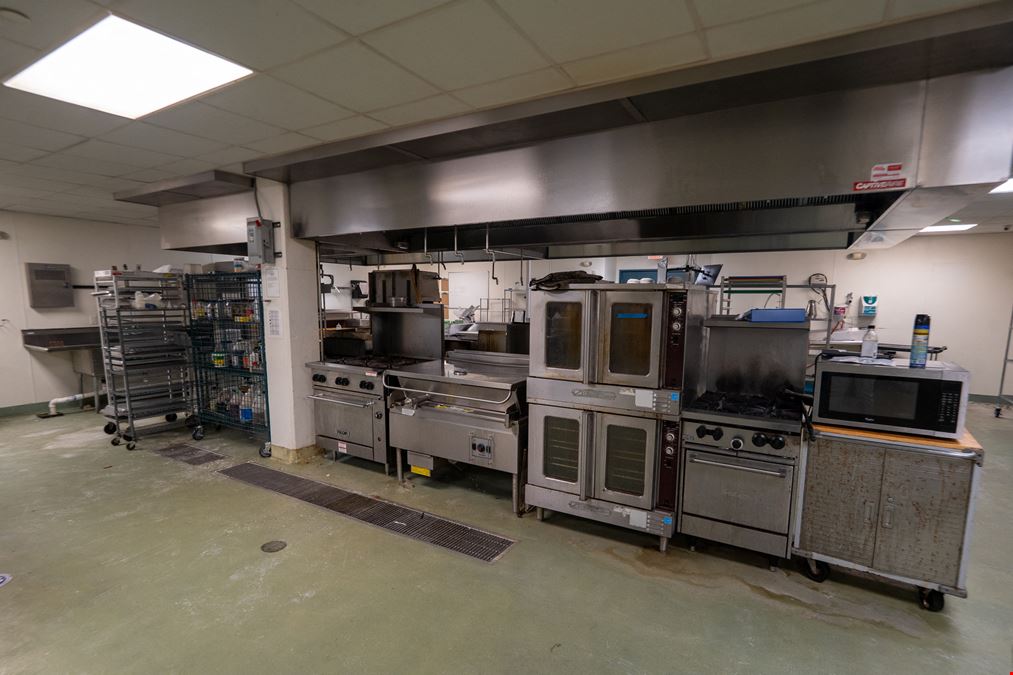 2nd Gen Retail F&B / Commissary Kitchen / Large Storage