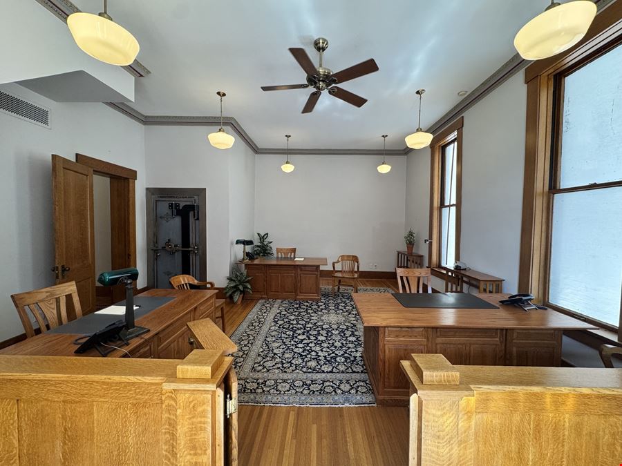 121-127 S Center St