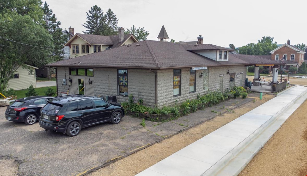 330 2nd St W - Wabasha Eagles Nest Coffee and Quilt Shop For Sale