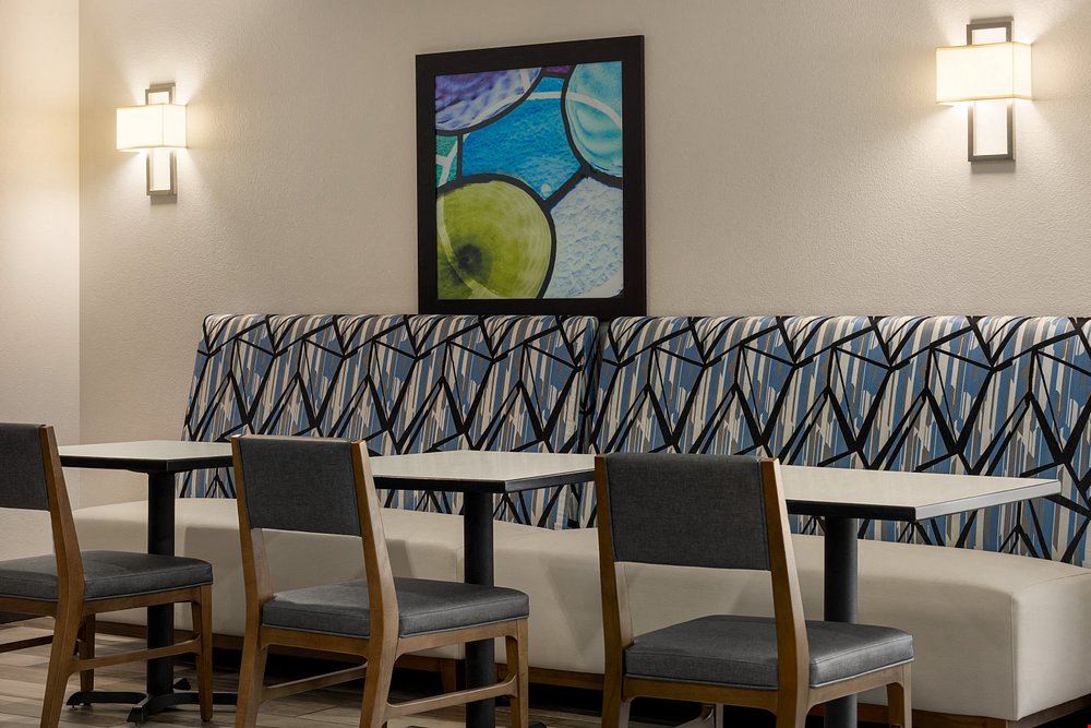 Holiday Inn Express & Suites Colorado Springs Central