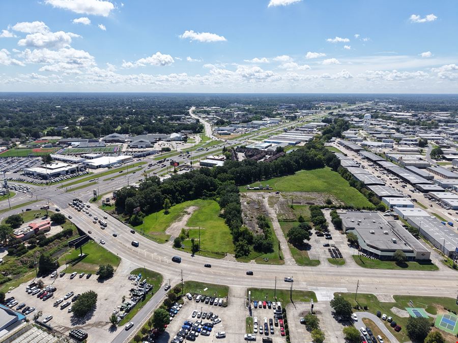 Retail Pad on High Profile Siegen Lane