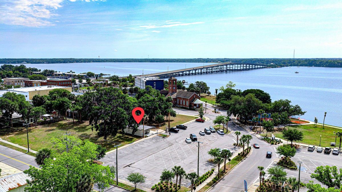 Waterview Standalone Building in Historic Downtown Palatka