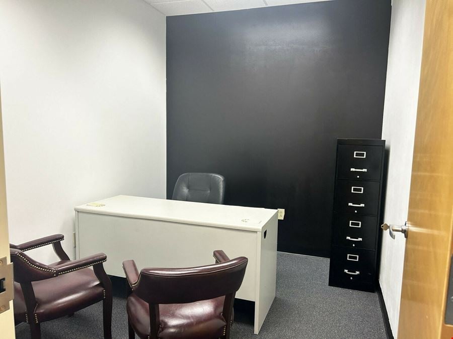 200 Cascade Pointe Ln, Unit 105