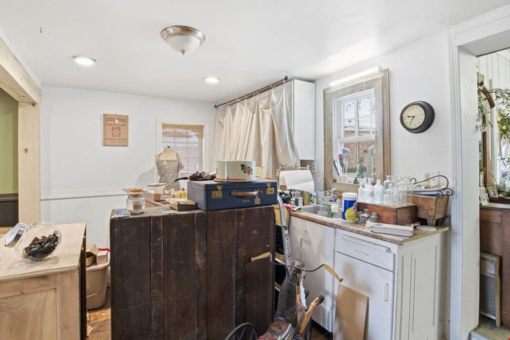 148 River St