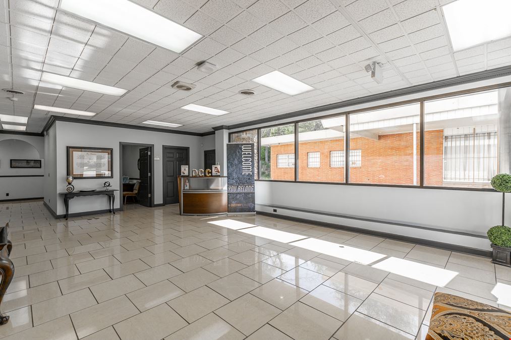 Church or Office/Retail Building on Brainerd Rd ± 8,816 SF