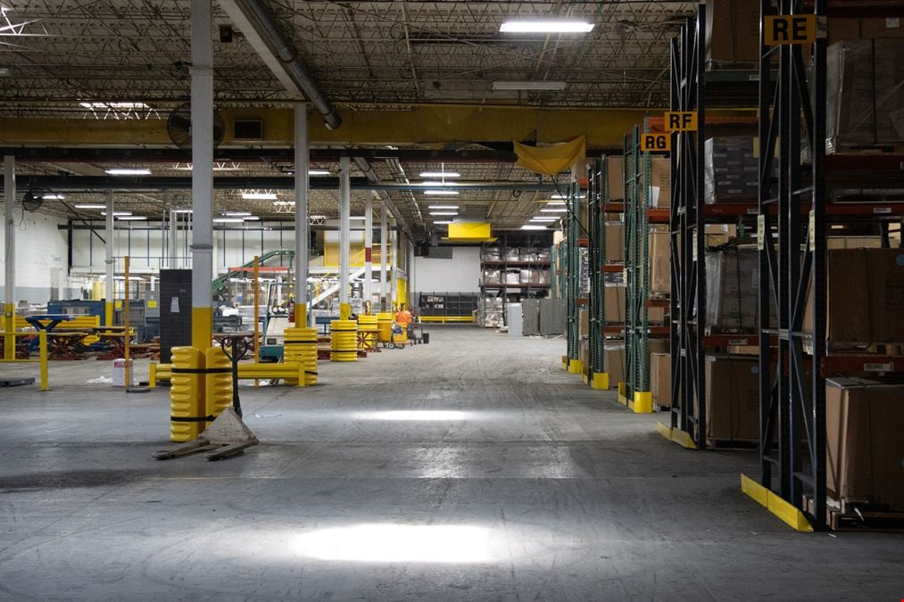 264,730 SF for Sale/Lease | 1600 Industrial Drive, McHenry, IL