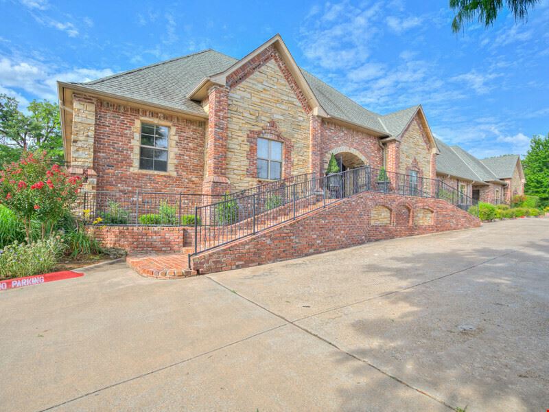 1218 E. 9th St. (Le Chene)