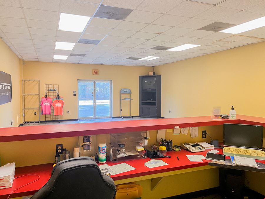 Corner Office / Warehouse ±5 Mins from Airline Hwy
