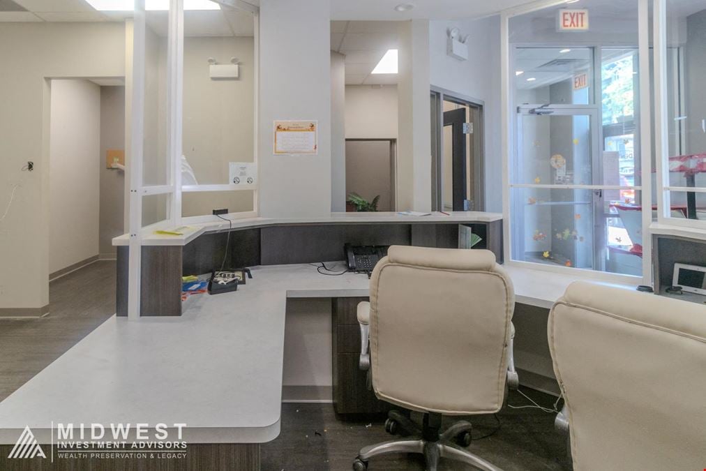 5230 S. Blackstone Ave - | 2,120 SF
