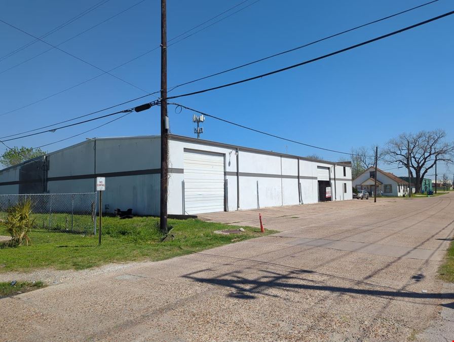 South Houston Warehouses: 10,410 sq ft / 28,400 sq ft Lot