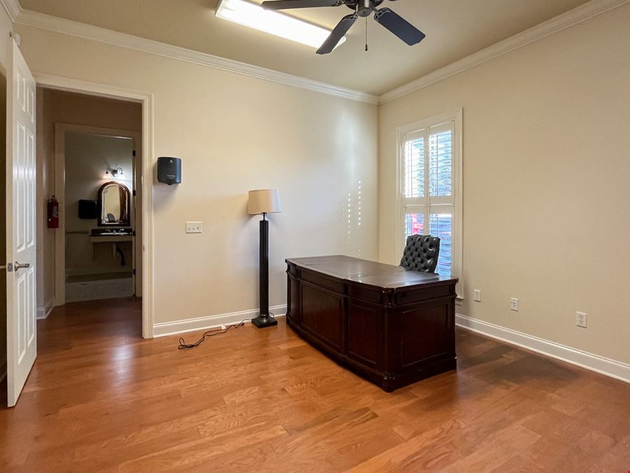 Gonzales Garden Office Ideal for Owner Occupant or Investor