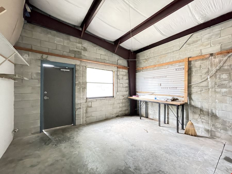 Flex Warehouse Units for Lease - 3709 SW 42nd Avenue