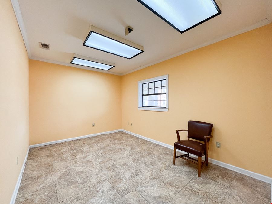 Former Law Office Near BRCC and Baton Rouge General