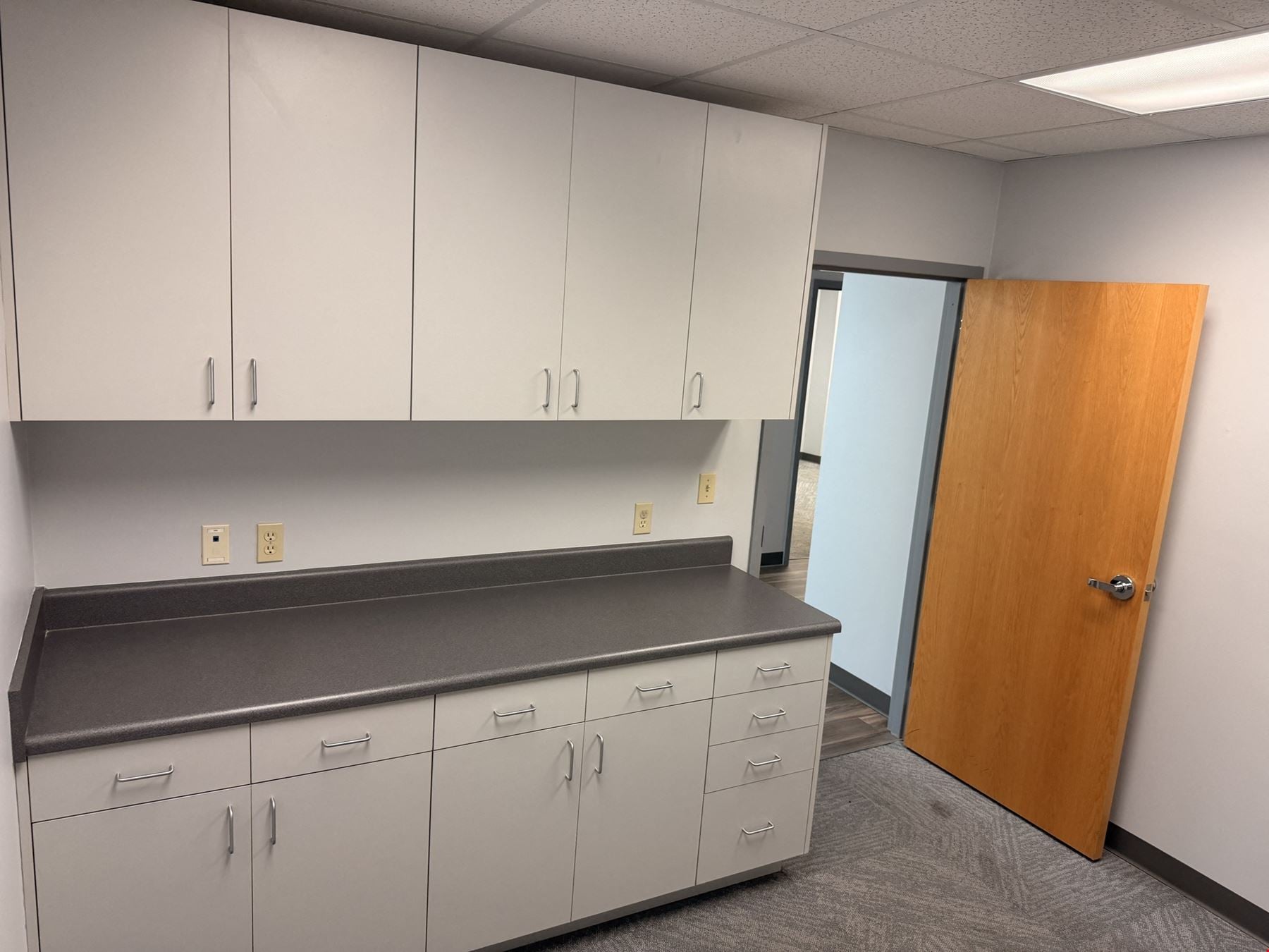 Flex Office/Industrial Space For Lease