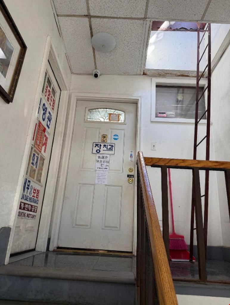 Walk Up Second Floor Medical Office Retail Store 850 Square Feet Downtown Flushing!