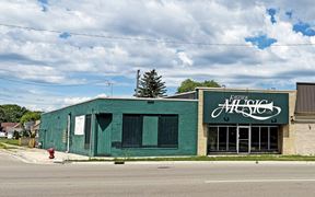 27203-27111 Gratiot Ave